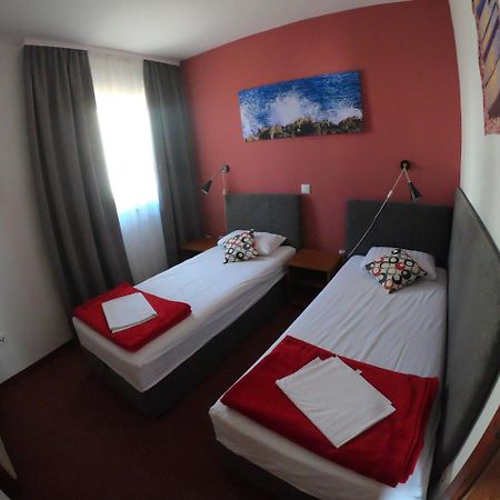 Apartments Myadria Malinska Ngoại thất bức ảnh