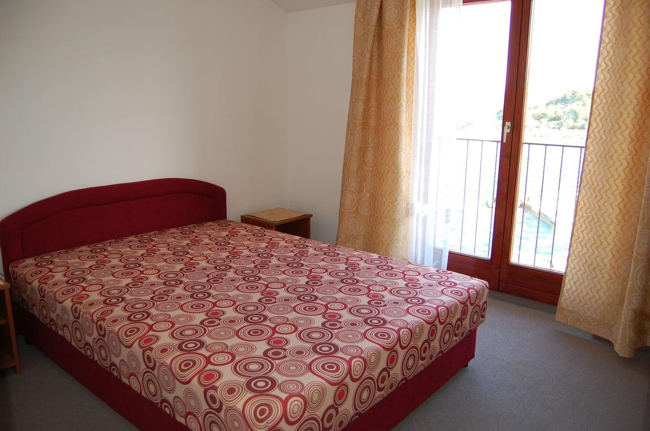 Apartments Myadria Malinska Ngoại thất bức ảnh