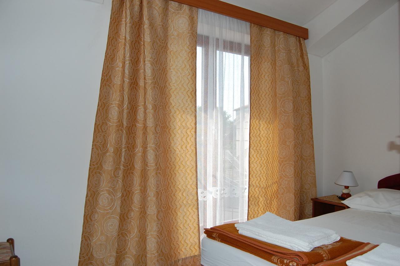 Apartments Myadria Malinska Ngoại thất bức ảnh