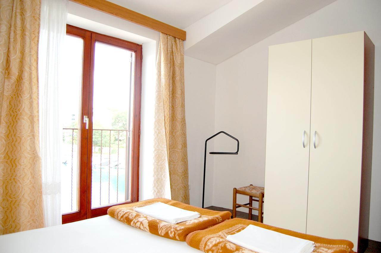 Apartments Myadria Malinska Ngoại thất bức ảnh