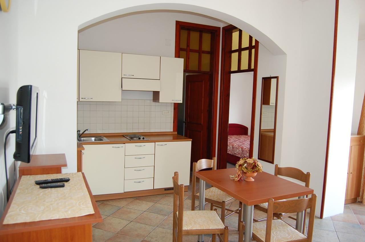 Apartments Myadria Malinska Ngoại thất bức ảnh