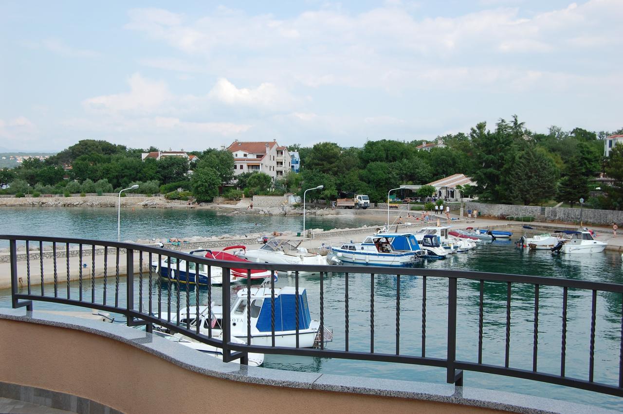 Apartments Myadria Malinska Ngoại thất bức ảnh